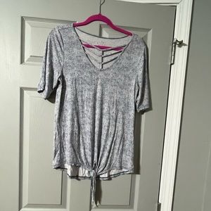 Maurice’s 24/7 Knotted Shirt Medium